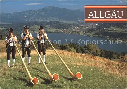Alphorn Alphornblaeser Pfarr Alpe Grosser und Kleiner Alpsee Gruenten Kat. Musik