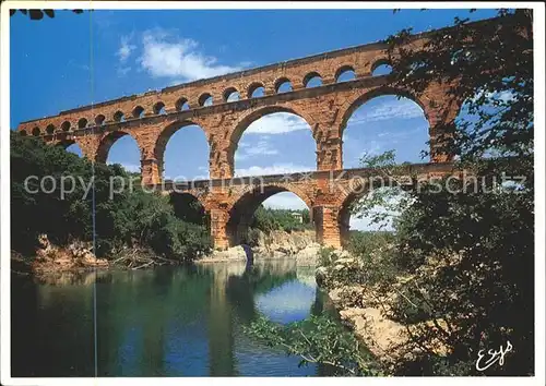 Bruecken Bridges Ponts Pont du Gard Aqueduc romain