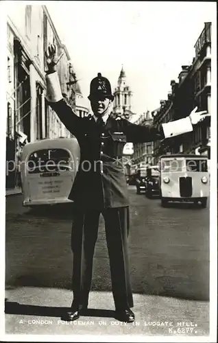 Polizei London Policeman on Duty Ludgate Hill  Kat. Polizei