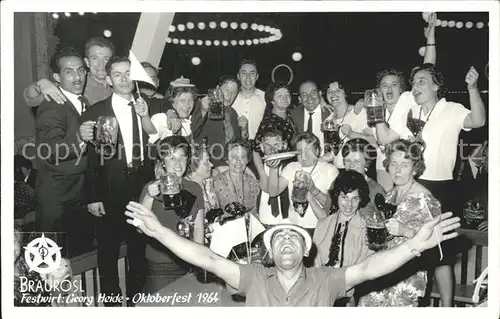 Oktoberfest Braeurosl Festwirt Georg Heide Gruppenfoto Kat. Feiern und Feste