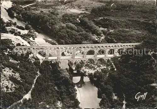 Bruecken Bridges Ponts Languedoc Pont du Gard Vue aerienne 