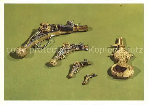 Militaria Miniaturpistolen Kugelzangen Pulverflasche mit Kompass Museum Dresden / Militaria /