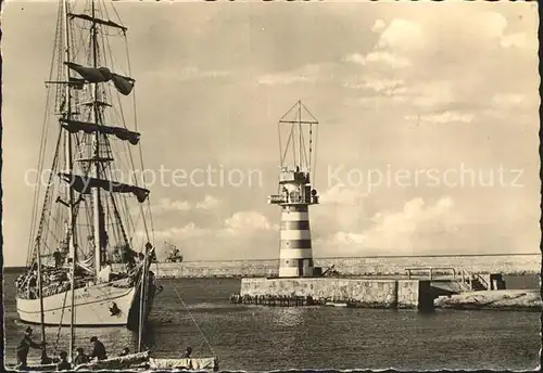 Leuchtturm Lighthouse Warnemuende Hafeneinfahrt Segelschiff / Gebaeude /