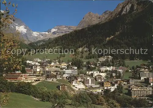 Leukerbad Gesamtansicht mit Alpen Walliser Badekurort Kat. Loeche les Bains