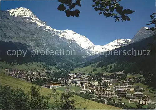 Leukerbad Gesamtansicht mit Alpenpanorama Kat. Loeche les Bains