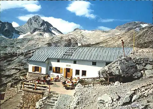 Knorrhuette mit Plattspitze Wetterwandeck und Schneefernerkopf Kat. Zugspitze Garmisch Partenkirchen