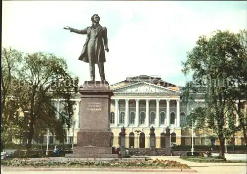 St Petersburg Leningrad Platz Kuenste Puschkin Denkmal / Russische Foederation /Nordwestrussland