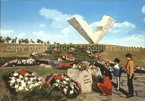 Kragujevac Sumadija Denkmal erschossenen Schueler Kat. Serbien
