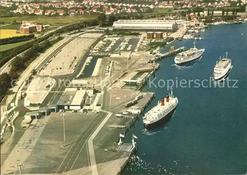 Travemuende Ostseebad Hafen Fahrgastschiffe Fliegeraufnahme / Luebeck /Luebeck Stadtkreis