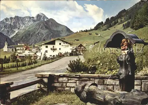 Hirschegg Kleinwalsertal Vorarlberg Ignazbrunnen mit Widderstein und Baerenkopf Kat. Mittelberg