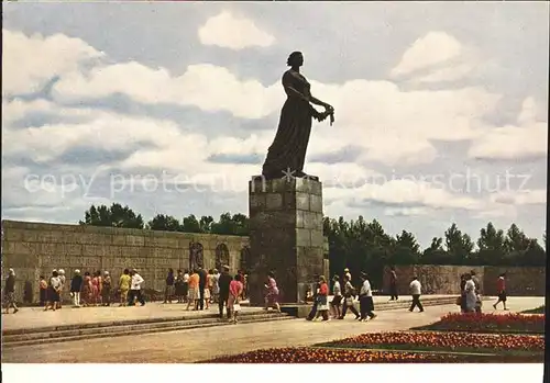 Leningrad St Petersburg Gedenkfriedhof  Allegorische Figur der Heimat Die Mutter Kat. Russische Foederation