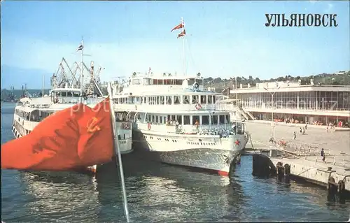 Uljanowsk Hafen Fahrgastschiffe an der Pier Kat. Russische Foederation