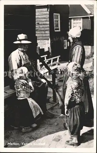 Marken Niederlande Familie in Tracht Kat. Niederlande