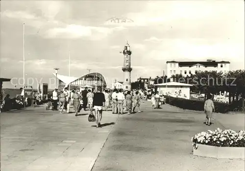 Rostock Warnemuende Teepott mit Leuchtturm und Promenade Kat. Rostock