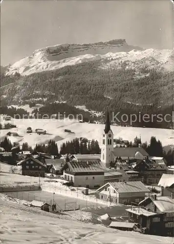 Riezlern Kleinwalsertal Vorarlberg Ortsansicht mit Kirche Eisplatz Hoch Ifen Kat. Mittelberg