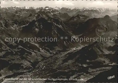 Kleinwalsertal mit der oesterreichischen Hochgebirgskette Fliegeraufnahme Kat. Oesterreich