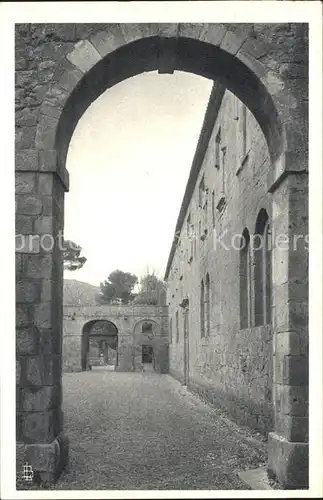 Fontfroide Abbaye Cour d'honneur et portique d'entree / Narbonne /Arrond. de Narbonne