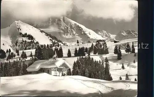 Hirschegg Kleinwalsertal Vorarlberg Kapelle mit Kuhgehrenspitze und Schafalpenkoepfe Kat. Mittelberg