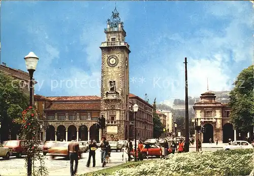 Bergamo Piazza Vittorio Veneto Al centro la torre al Caduti. I porti dell architetto Piacentini Kat. Bergamo