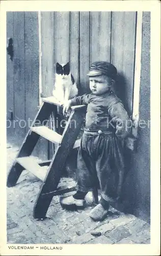 Volendam Junge mit Katze Kat. Niederlande