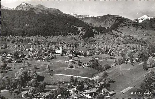 Grindelwald Gesamtansicht mit Alpenpanorama Kat. Grindelwald