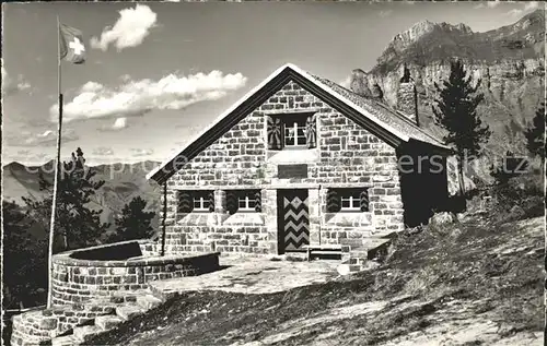 Doldenhornhuette Schutzhaus Berner Alpen Schweizer Flagge Kat. Doldenhorn