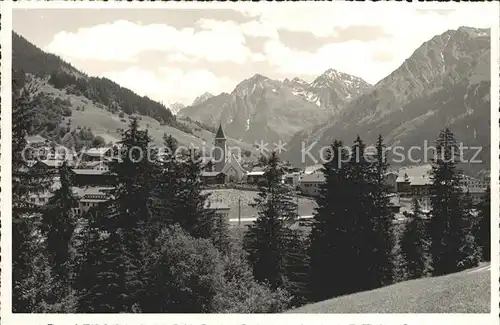 Klosters GR Gesamtansicht mit Alpenpanorama im Sommer Kat. Klosters