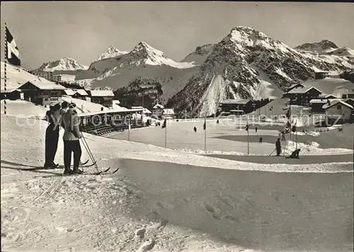 Inner Arosa Eisbahn Skifahrer Schiesshorn Furkahoerner Wintersportplatz / Innerarosa /Bz. Plessur