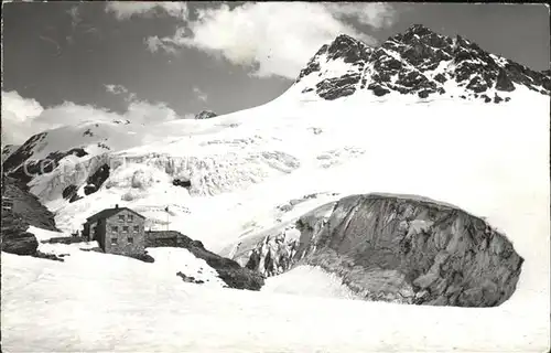 Mutthornhuette mit Wetterhorn Breithorn Tschingelhorn Kat. Lauterbrunnen