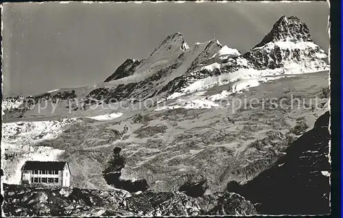 Grindelwald mit Glecksteinhuette am Wetterhorn Schreckhoerner Kat. Grindelwald