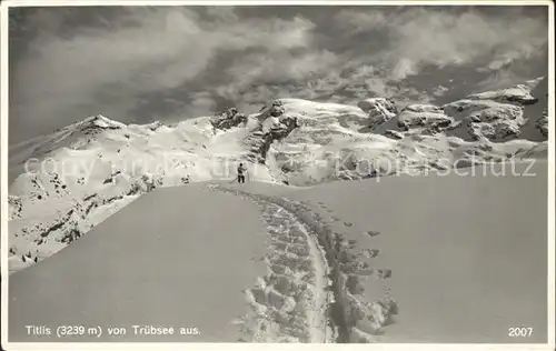 Truebsee OW Skifahrer Schneespur Winterpanorama Titlis Urner Alpen Bromsilber Kat. Engelberg