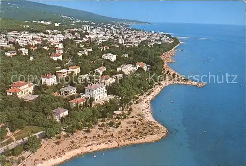 Crikvenica Kroatien Fliegeraufnahme Strand / Kroatien /