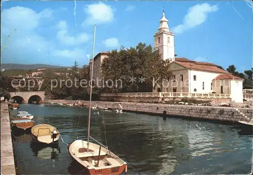 Crikvenica Kroatien Fluss Boote Kirche / Kroatien /