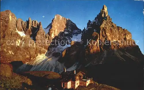 San Martino de Castrozza Segantini Shelter Groupe des Pale Dolomites Kat. Dolomiten Italien