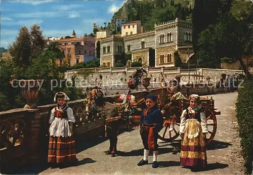 Sizilien Caretto und Kinder in Tracht Kat. Sicilia Italien