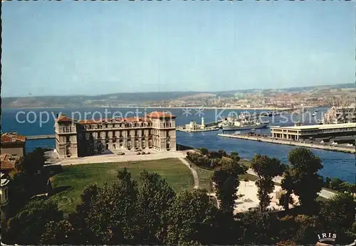 Marseille Les Jardins et le Chateau du Pharo Dans le lointain le Port Kat. Marseille