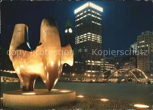 Toronto Canada Ontario Skulptur Henry Moore Stadtuhr Nachtaufnahme Kat. Ontario