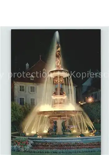 La Chaux de Fonds Fontaine monumentale Brunnen Nachtaufnahme Kat. La Chaux de Fonds