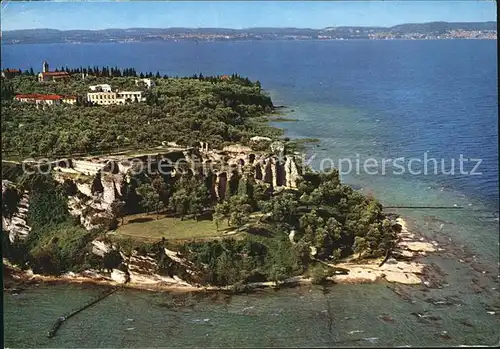 Sirmione Lago di Garda Fliegeraufnahme Die Grotten von Catullo Kat. Italien