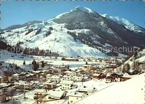 Hinterglemm Saalbach Winterpanorama Skiparadies mit Zwoelferkogel Alpen