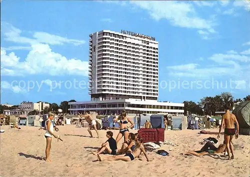Rostock Warnemuende Strand mit Hotel Neptun Kat. Rostock