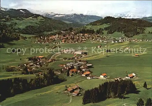 Kalzhofen mit Vorarlberger Alpen Schweizer Alpen Fliegeraufnahme Kat. Oberstaufen