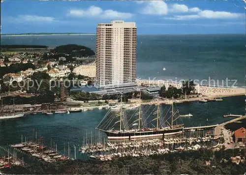 Travemuende Ostseebad Maritim Hotel Hafen Viermaster Segelschiff Fliegeraufnahme Kat. Luebeck