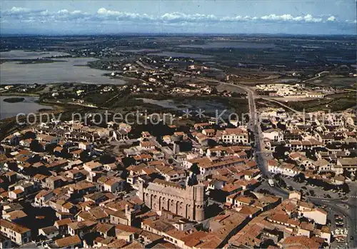 Saintes Maries de la Mer Village Eglise vue aerienne