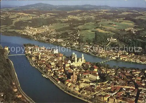 Passau Dreifluessestadt Zusammenfluss von Donau Inn und Ilz Fliegeraufnahme Kat. Passau