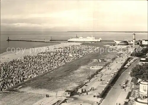 Warnemuende Ostseebad Strand Mole Leuchttuerme Blick vom Hotel Neptun Kat. Rostock