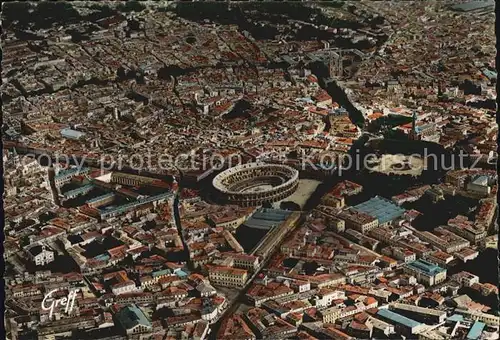 Nimes Les Arenes et l Esplanade vue aerienne Kat. Nimes