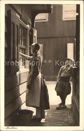 Marken Niederlande Kinder in Dorfgasse Kat. Niederlande