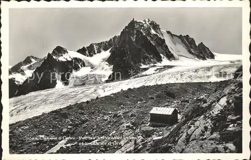 Cabane d Orny Vue sur le Portalet et Glacier d'Orn Gletscher Schutzhaus Mont Blanc Massif / Trient Valais /