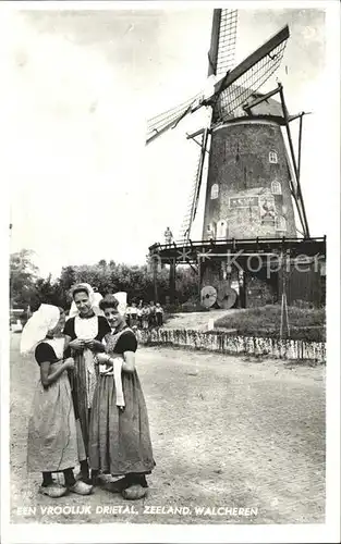 Walcheren Een vroolijk drietal Molen Trachten Windmuehle Kat. Zeeland